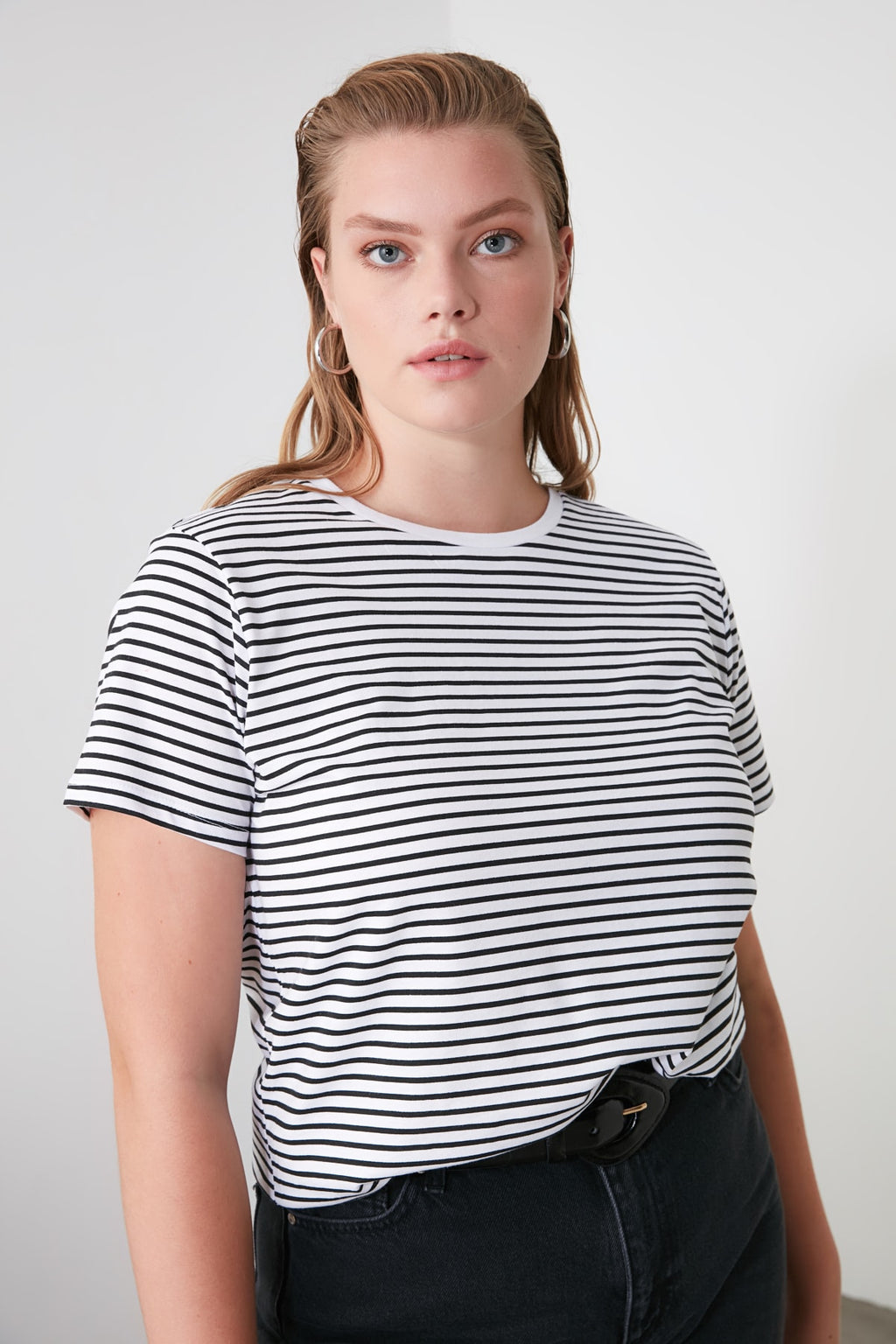 Trendyol Women 100% Cotton Single Jersey Cycling Neck Basic Knitted T-Shirts TWOSS20TS0133