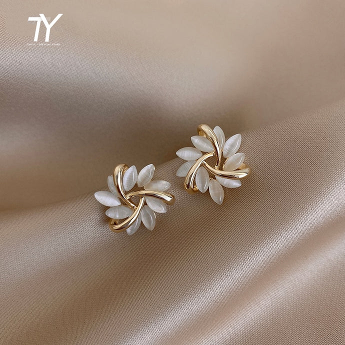 Elegant and Exquisite Opal Petal Circle Stud Earrings For Woman 2020 New Classic Jewelry Luxury Party Girl's Unusual Earrings