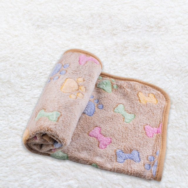 Soft and Fluffy High Quality Pet Blanket Cute Cartoon Pattern Pet Mat Warm and Comfortable Blanket for Cat and Dogs Pet Supplies